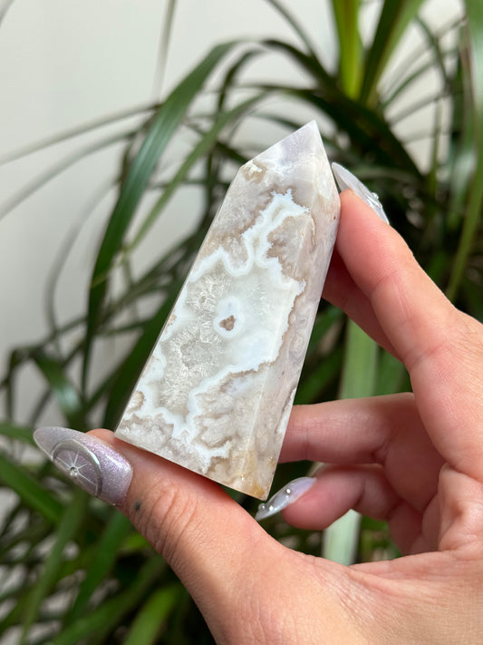 Light Green Flower Agate Tower