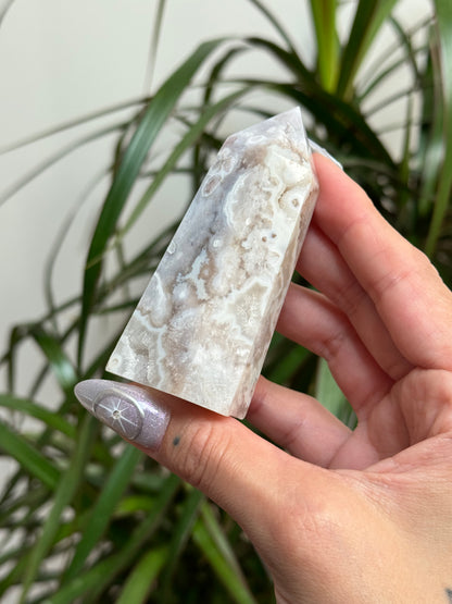 Light Green Flower Agate Tower