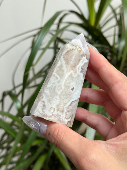 Light Green Flower Agate Tower