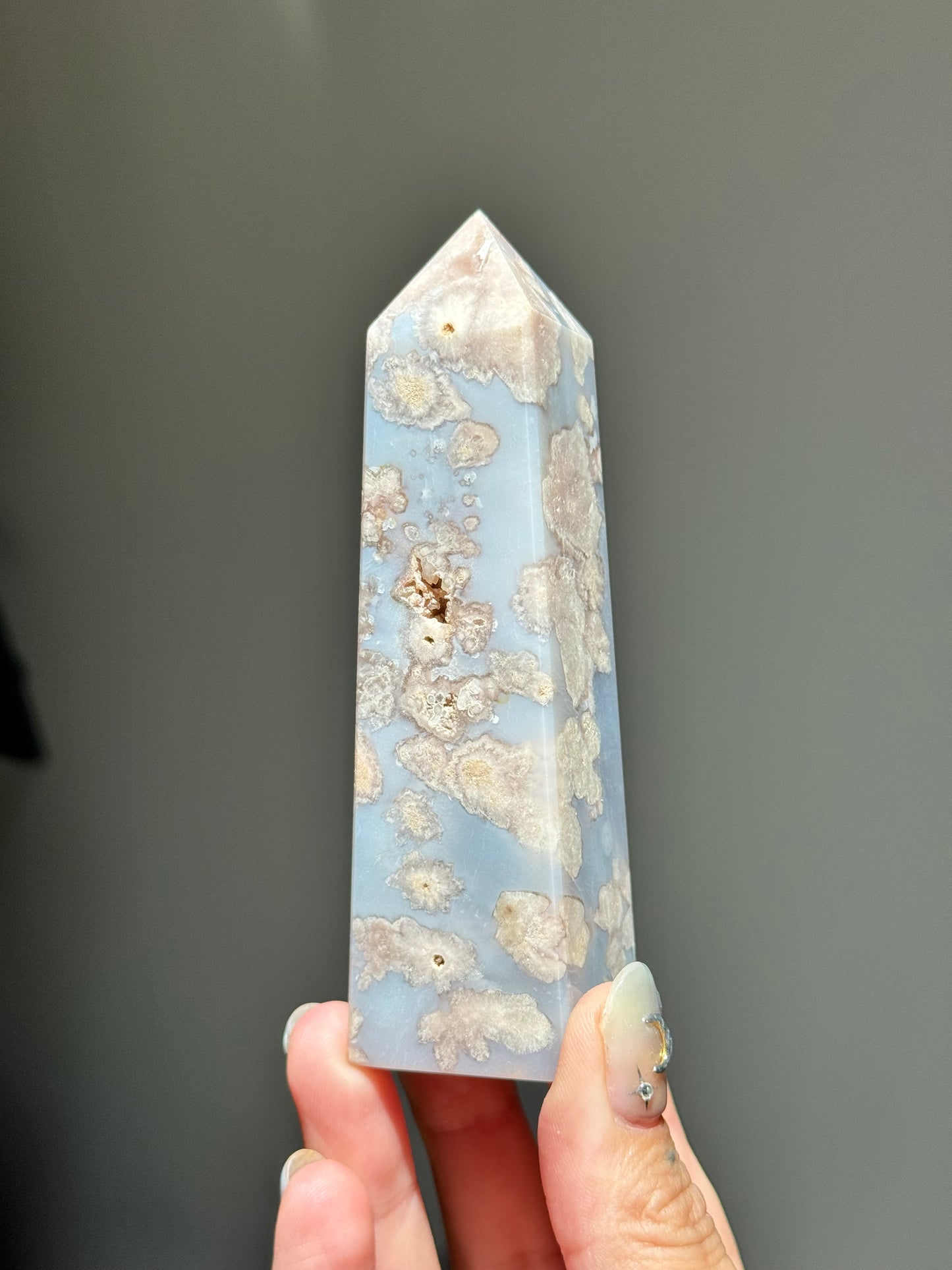 Cream Blue Flower Agate Tower