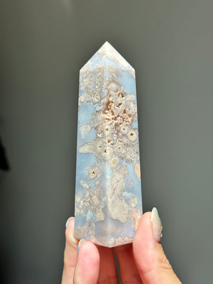 Cream Blue Flower Agate Tower