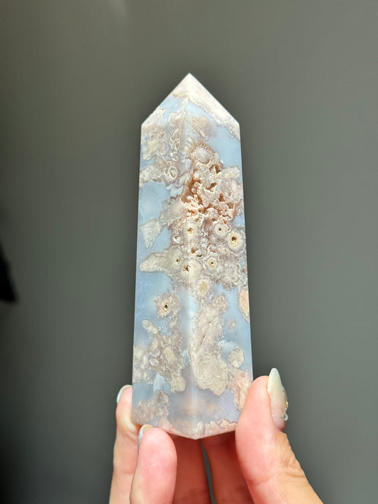 Cream Blue Flower Agate Tower