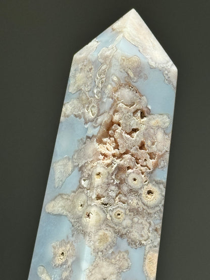 Cream Blue Flower Agate Tower
