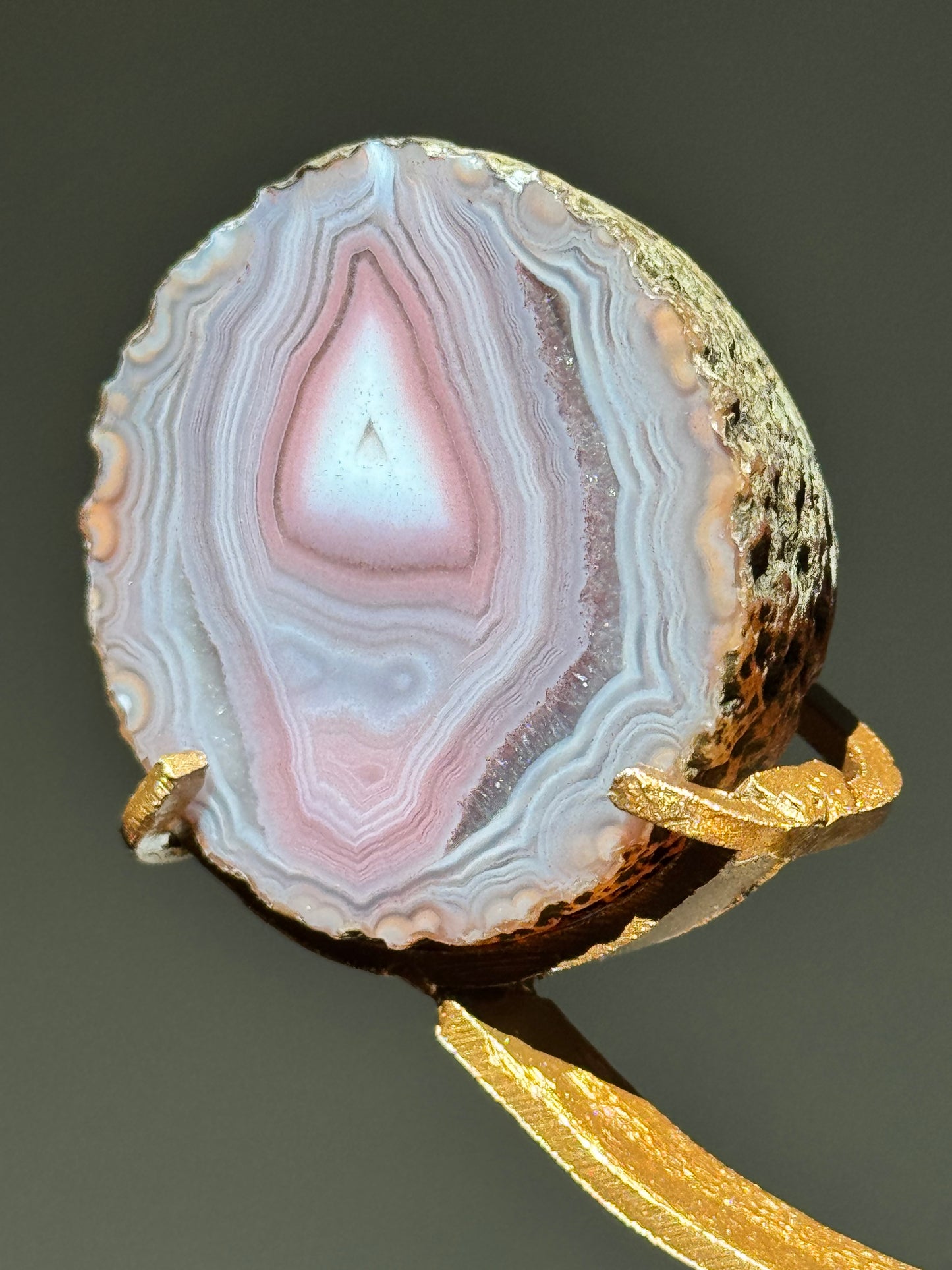 Zhanguo Agate Pairs on Stand